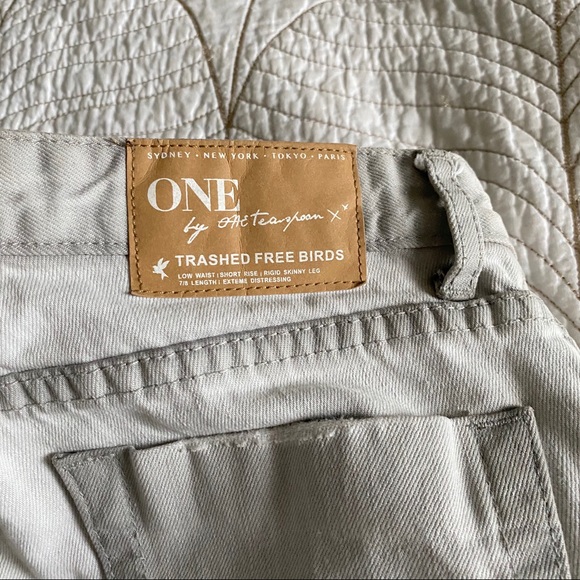 2/$50🍑 ONE TEASPOON Grey Wash Trashed Freebirds - Picture 9 of 9